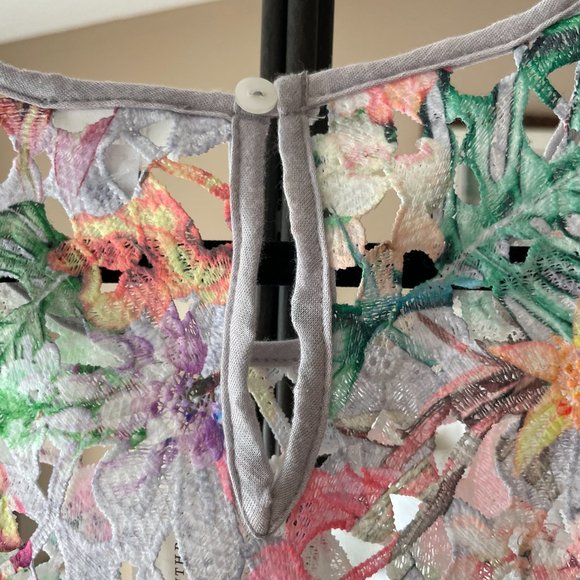 INARI FIORE CUT OUT FLORAL TANK ANTHROPOLOGIE SIZE M NWT - Picture 5 of 9